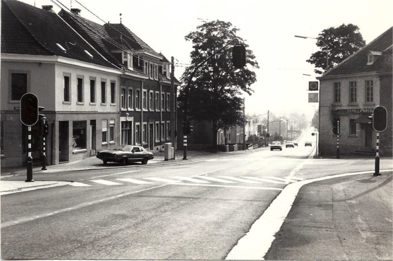 Aachener Straße mit Bäckerei Gillessen & ausgebranntem Aachener Straße mit Bäckerei Gillessen & ausgebranntem Restaurant