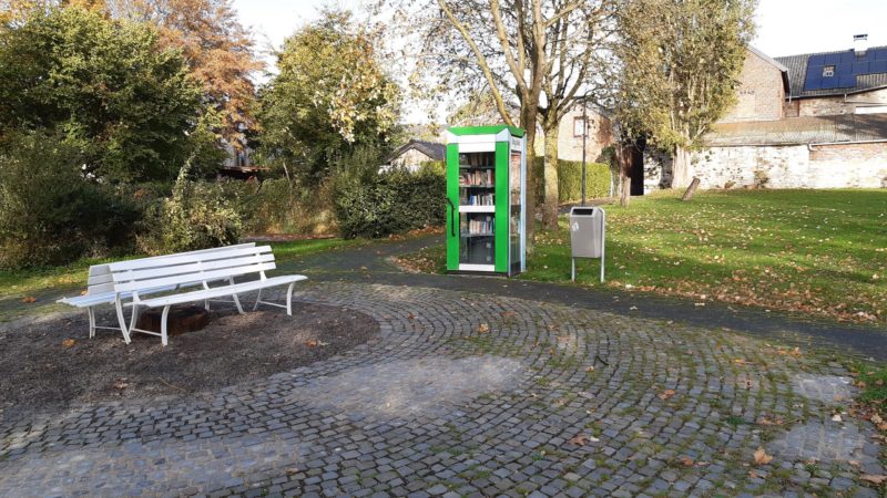 Bücherkiste auf dem Spielplatz Kettenis